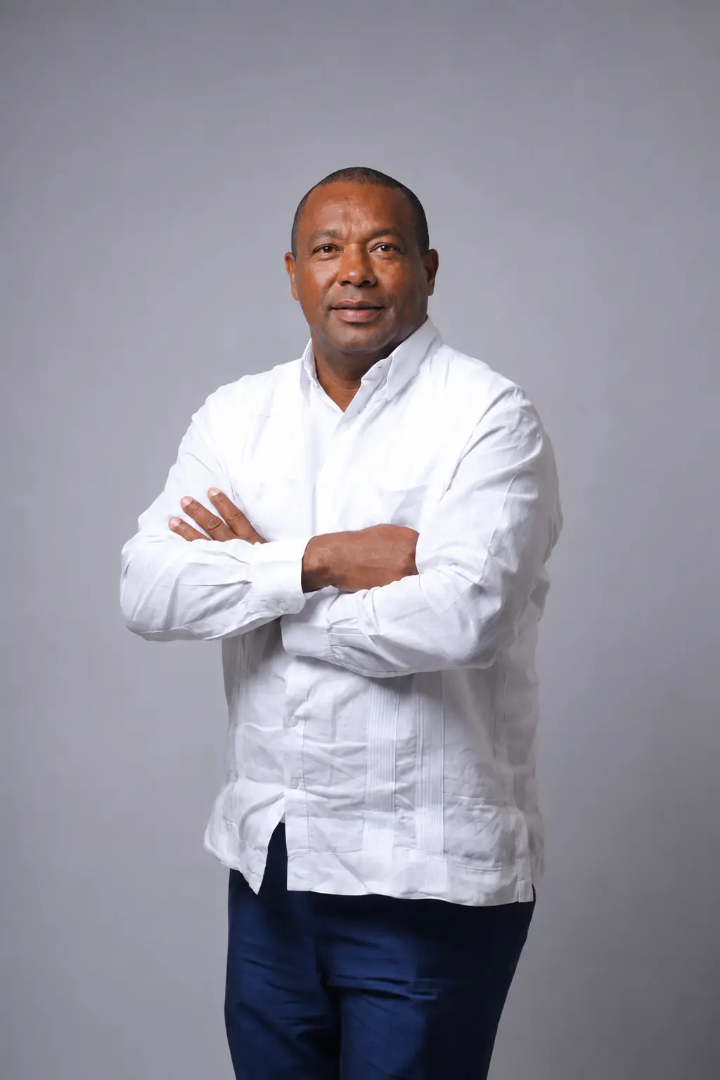 Ramón de los Santos con los brazos cruzados